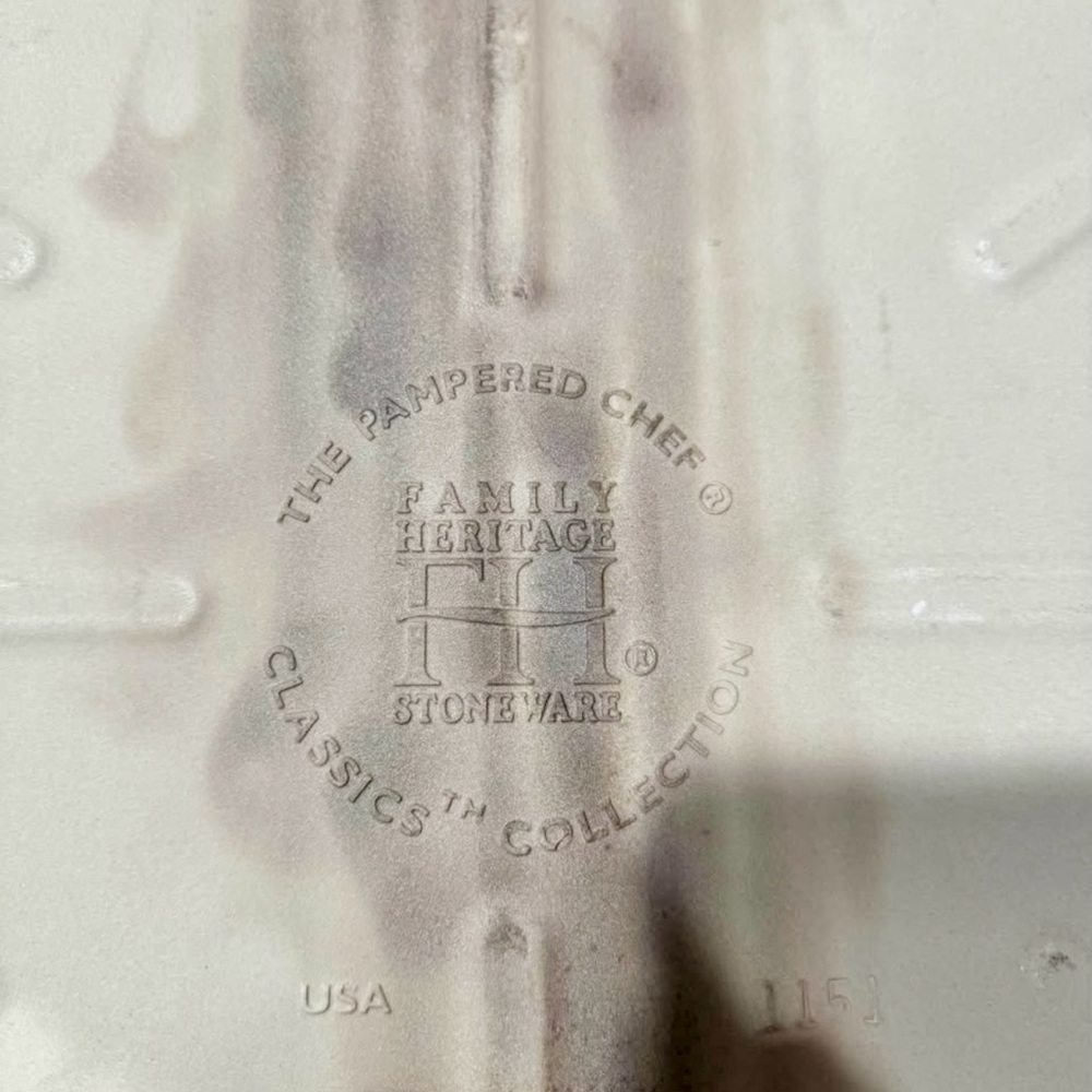 The Pampered Chef pizza Stone